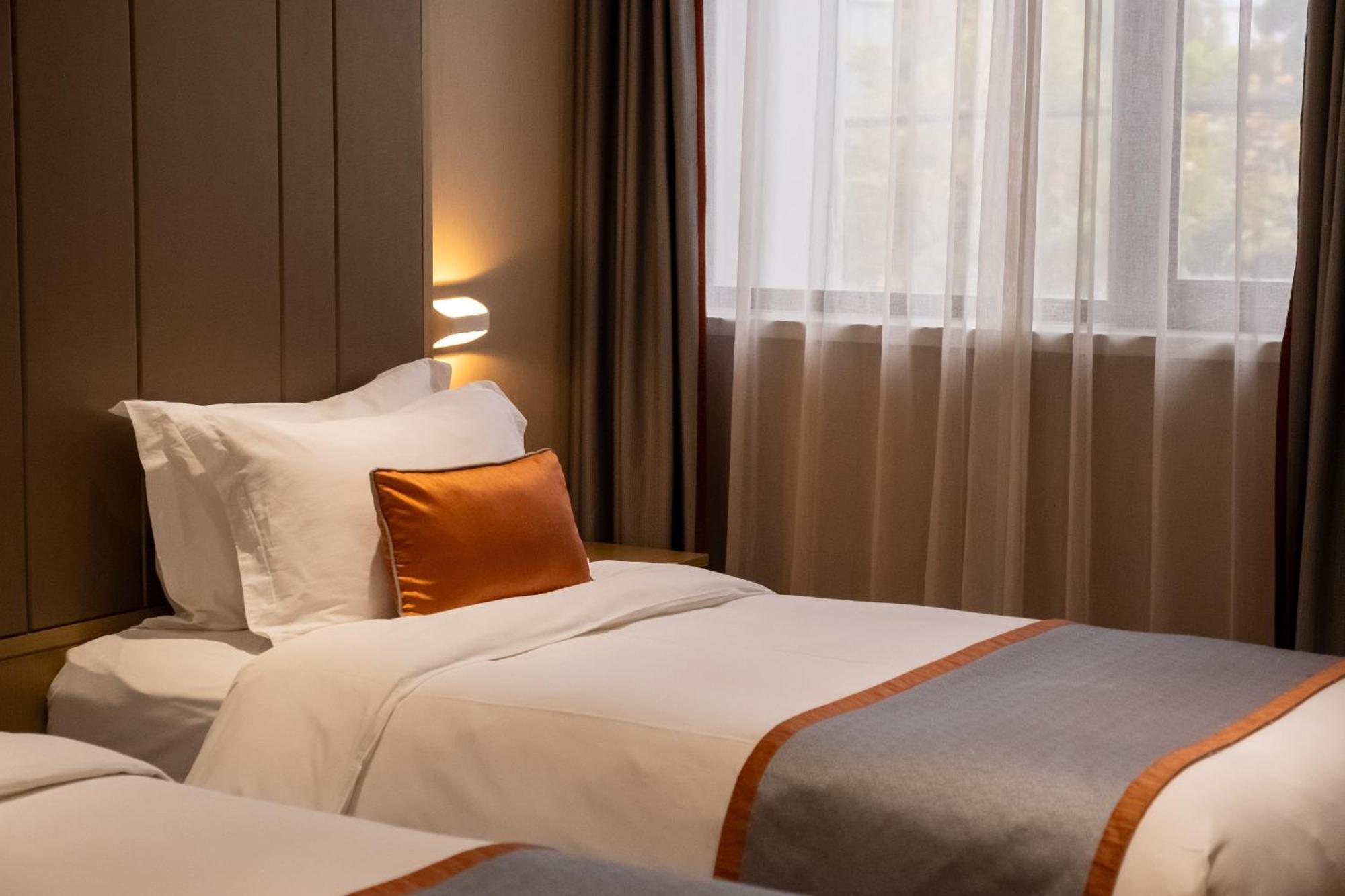 Shanghai-Deco Hotel-Free Shuttle Bus To Pudong Airport And Disneyland Eksteriør billede